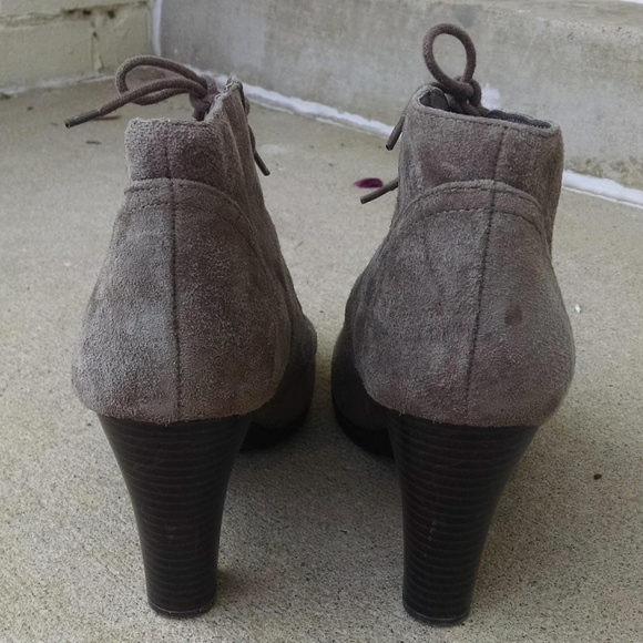 White Mountain taupe booties size 9M - Picture 5 of 8